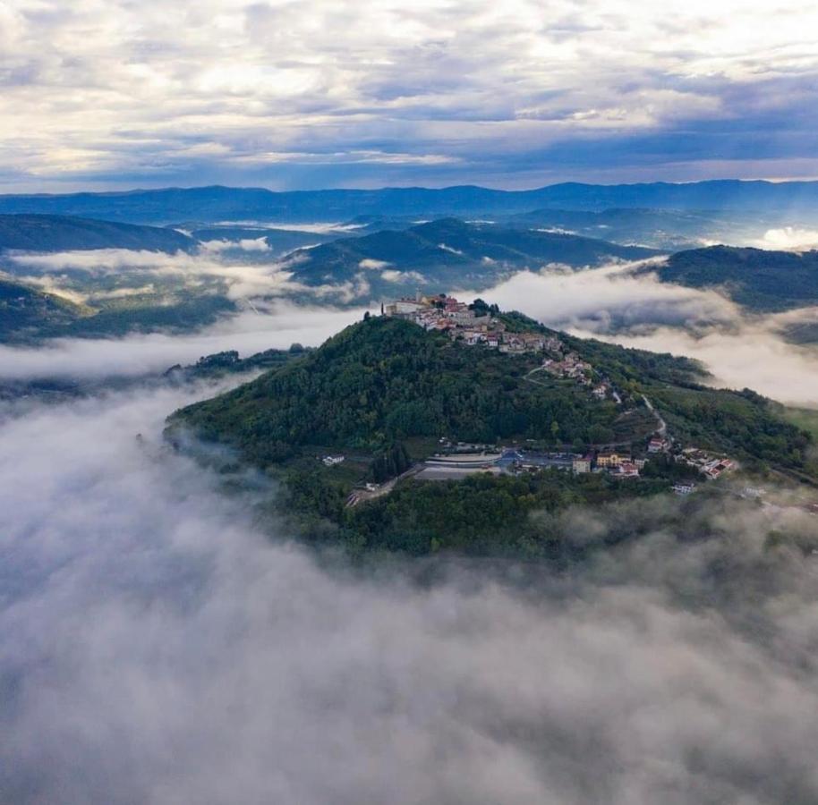 Casa Lucia Villa โมโตวุน ภายนอก รูปภาพ